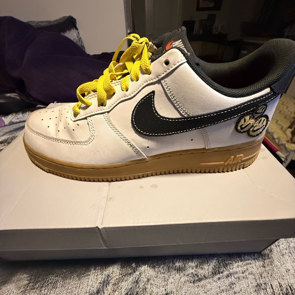 Nike Air Force 1 Low '07 LV8
Go The Extra Smile